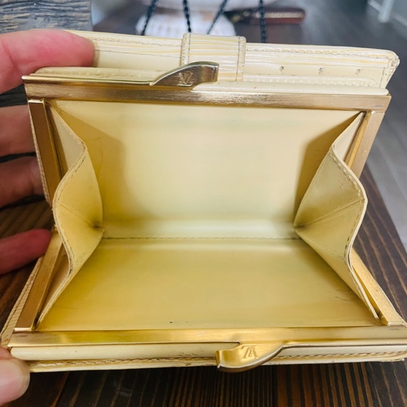 Louis Vuitton Yellow Epi Leather Kiss Lock Bifold Wallet/Coin Purse - Picture 6 of 11